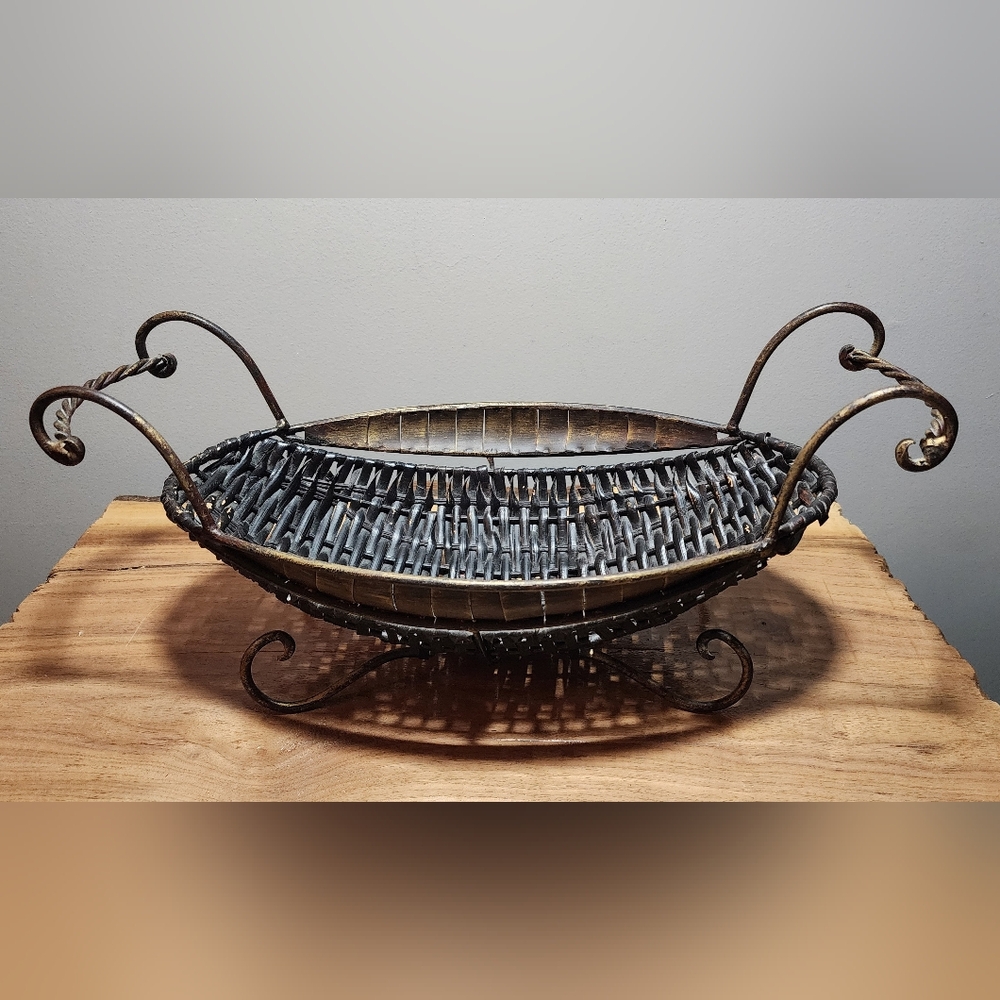 Vintage Wrought Iron & Woven Basket Bowl – Elegant Centerpiece Décor